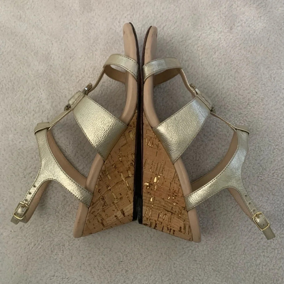 TOMMY Bahama Wedges, gold T-strap, 7 - Picture 11 of 16